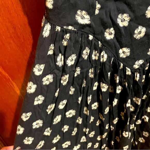 UO Sylvia Floral Print Prairie Midi Dress - Picture 4 of 5